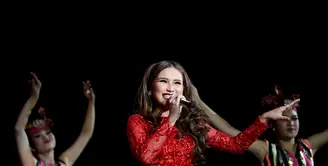 Pedangdut cantik Ayu Ting Ting menjadi salah satu penampil di konser perayaan ulang tahun Indosiar yang bertajuk ‘Semarak Konser Raya 21’. Penampilan Ayu Ting Ting menjadi salah satu yang berhasil memukau penonton. (Andy Masela/Bintang.com)