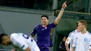 Penyerang Fiorentina, Mario Gomez (kanan) merayakan selebrasi usai mencatak gol ke gawang Dynamo Kiev pada leg kedua 8 besar Liga Europa di Stadion Artemio Franchi, Jumat (24/4/2015). Fiorentina menang 2-0 atas Dynamo Kiev. (AFP PHOTO/Tiziana Fabi)