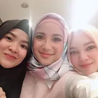 Chacha Frederica foto bersama dengan Dewi Sandra (Instagram/@chafrederica)