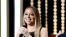 Pelantun lagu 'Hero', Mariah Carey, mulai menunjukan lekuk tubuhnya yang seksi dalam balutan busana lingerie yang tipis. Ia berhasil membuat para netizen terpukau dengan sang diva. (AFP/Bintang.com)