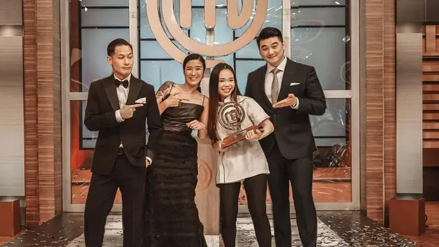 Jadi Juara MasterChef Season 8, Ini 6 Potret Kebersamaan Jesselyn dan Para Juri