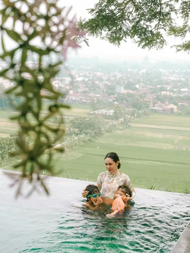 Potret Andien dan anak-anak di Yogyakarta (Sumber: Instagram/andienaisyah)