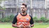 Pemain asing baru Persija Jakarta, Paulo Ricardo pada sesi latihan i Persija Training Ground, Depok, pada Senin (2/2/2026) sore WIB sebagai persiapan untuk melawan Arema FC. (Bola.com/Nur Iman Ali)