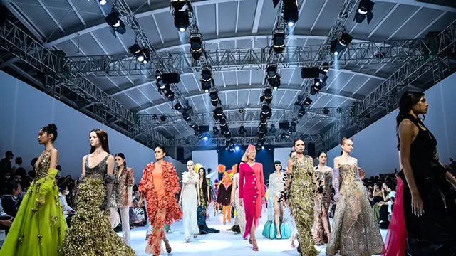 Jakarta Fashion Week 2023 Ditutup Koleksi Penuh Warna 3 Kesatria