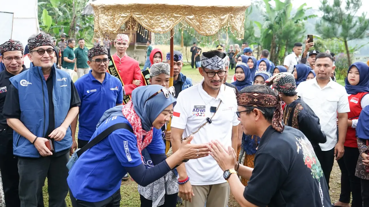 Kunjungan perwakilan Danone Indonesia dan Kemenparekraf di Desa Cibeusik Subang, Jumat 7 April 2023