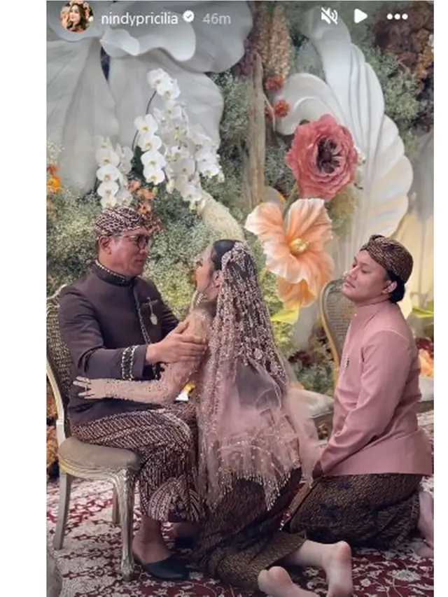 6 Potret Pengajian 7 Bulan Kehamilan Mahalini, Berkebaya Baby Bump Curi Perhatian