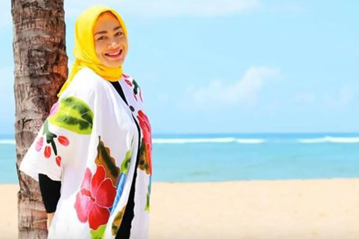 Dewi Hughes makin langsing dan sehat/copyright: YouTube.com/dewi hughes hypnoteraphy