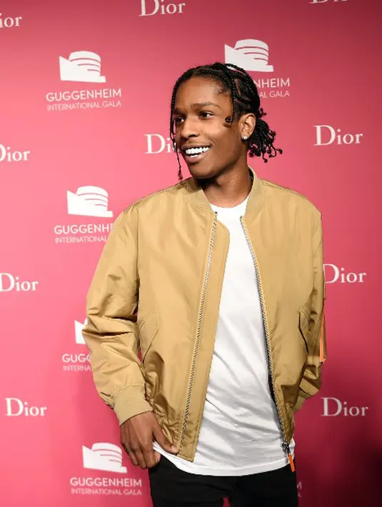ASAP Rocky menjadi korban perampokan selanjutnya di kalangan selebriti Holywood. Ketika ia tak berada di rumah, kawanan perampok dan pria bersenjata mendatangi rumahnya dan mengambil barang berharga miliknya.  (AFP/Bintang.com)