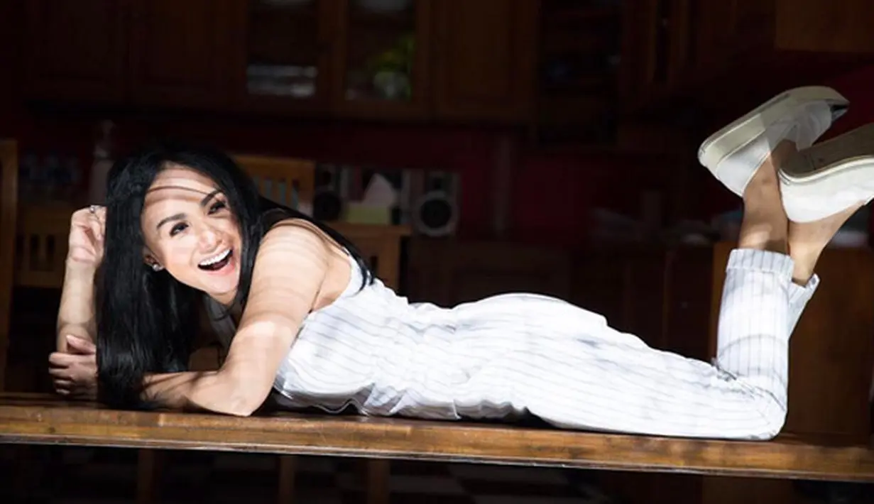 Hampir sepuluh tahun penyanyi Yuni Shara menjanda. Hingga kini, kakak penyanyi Krisdayanti itu masih belum lagi menemukan sosok lelaki untuk mendampingi di hari tua. (Instagram/yunishara36)