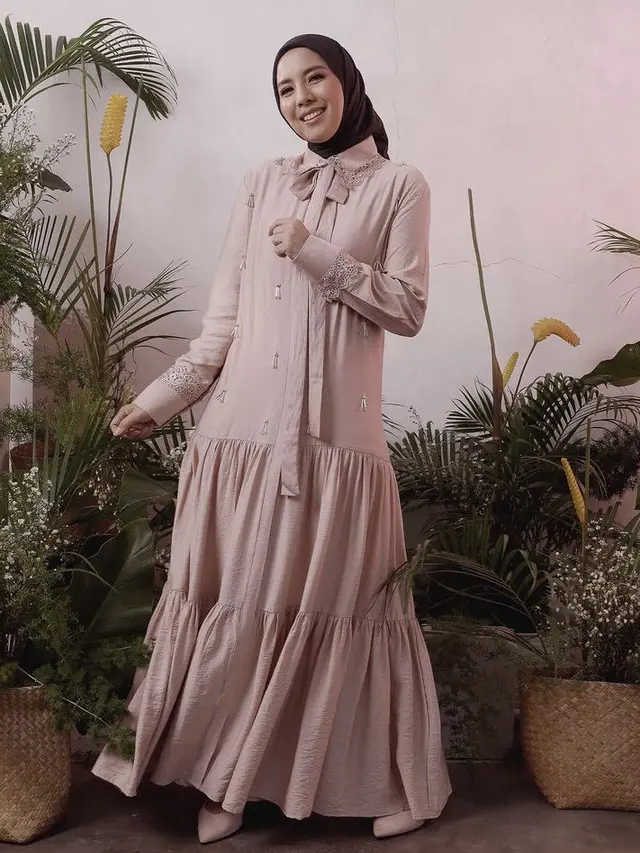 Model Baju Lebaran 2023 yang Terinspirasi dari Aktris Tanah Air