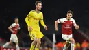 Aksi Alexandr Hleb pada leg 2, babak 16 besar Liga Europa yang berlangsung di stadion Emirates, London, Jumat (22/2). Arsenal menang 3-0 atas Bate Borisov. (AFP/Glyn Kirk)