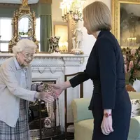 Sebelum wafat,  Ratu Elizabeth Kenakan Rok Motif Tartan yang Dibuat Khusus Tahun 1853, @theroyalfamily