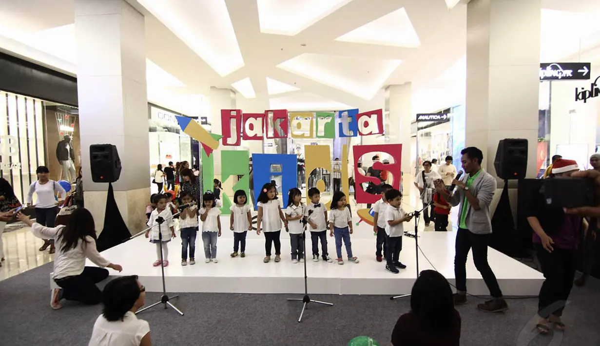 Aksi sejumlah anak di "Jakarta Kids Festival" 2014, Jakarta, Minggu (30/11/2014). (Liputan6.com/Faizal Fanani) 