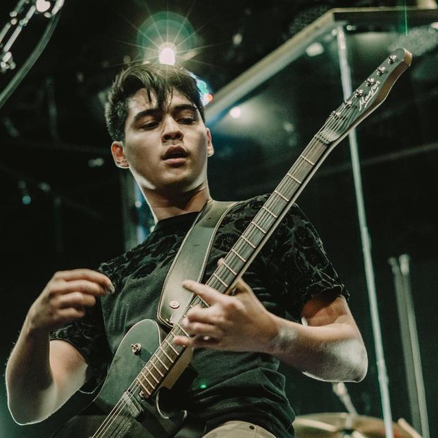 Tampil Keren, Ini 7 Potret Maxime Bouttier saat Jadi Anak Band