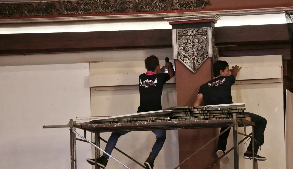 Senin (6/11) Presiden Jokowi memantu langsung persiapannya. Usai menghadiri kunjungan kerja dari Madiun Jawa Timur, mantan Walikota Solo itu menyempatkan ke Solo tempat putrinya akan menikah. (Adrian Putra/Bintang.com)