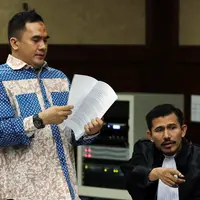 Saipul Jamil membacakan pledoi atau keberatan atas tuntutan jaksa penuntut umum hari ini Rabu (26/7/2017). Dalam sidang sebelumnya, Saipul dituntut empat tahun penjara dan denda uang 100 juta. (Deki Prayoga/Bintang.com)