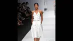 Karya label F Budi menjadi salah satu pengisi hari pertama Jakarta Fashion Week 2015, Sabtu (1/11/2014). (Liputan6.com/Panji Diksana)