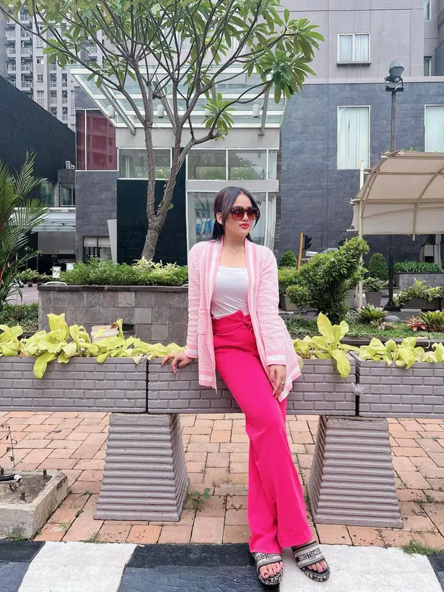 7 Potret Terbaru Clara Gopa yang Bikin Pangling Netizen