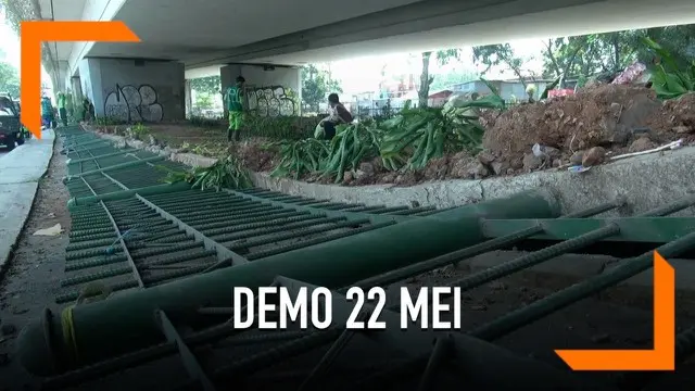 Sejumlah fasilitas umum rusak akibat aksi demonstrasi 22 Mei 2019.  Pemerintah Kota Jakarta Pusat mulai melakukan perbaikan terkait kerusakan fasum.