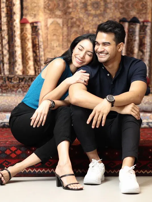 <p>Tengku Tezi membeberkan hal-hal yang membuatnya jatuh cinta bukan karena Tyas Mirasih cantik, tetapi sikap dan perlakuan wanita 35 tahun ini yang jadi kelebihan. (FOTO: instagram.com/tyasmirasih/)</p>