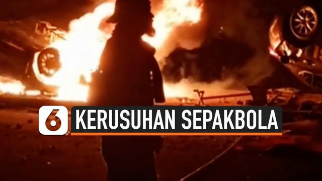 Polresta Yogyakarta menangkap puluhan perusuh pertandingan sepakbola Liga 2 antara PSIM Yogyakarta dan Persis Solo. Polisi juga menyita puluhan bom molotov yang diduga akan digunakan dalam kerusuhan.