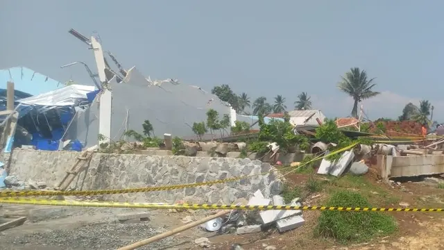 Bangunan di Bogor Ambruk Diterjang Puting Beliung