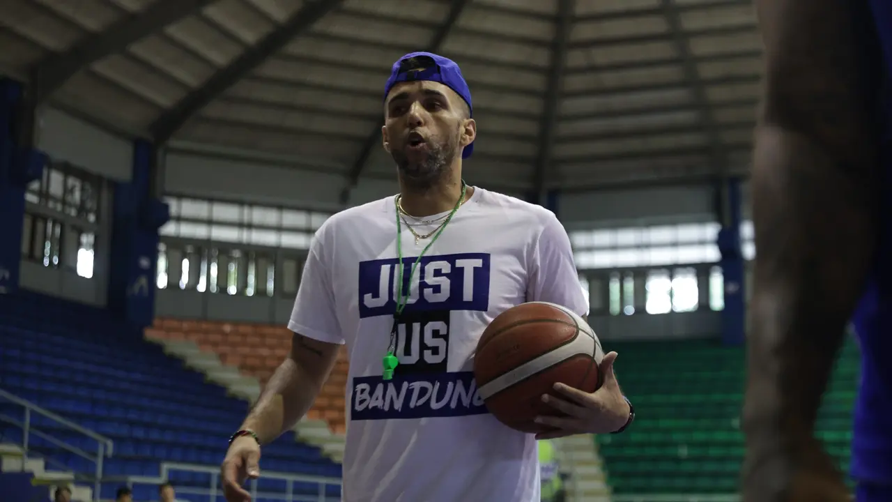 DeVaughn Lamar Washington asal Amerika Serikat.