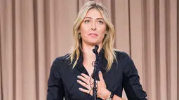 Dalam konferensi pers yang berlangsung di Los Angeles, California, Amerika Serikat, Senin (7/3/2016) siang waktu setempat, Sharapova mengaku telah menggunakan meldonium sejak 2006. (AFP/Robyn Beck)