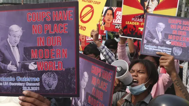 Pengunjuk rasa anti-kudeta pemerintah di Yangon Myanmar, 14 Maret 2021. (AP)
