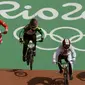 Toni Syarifudin (kiri) saat tampil percaya diri menghadapi lawan-lawan dari negara lain pada ajang  BMX kategori BMX Seeding Phase Runs putra di Olympic BMX Centre - Rio de Janeiro, Brasil (17/08/2016). (AP Photo/John Locher)