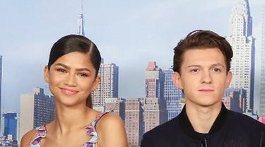 Kata Tom Holland Soal Rumor Cintanya Dengan Zendaya News Entertainment Fimela Com