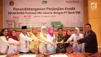 Direktur Kredit UMK & Usaha Syariah Bank DKI Babay Parid Wazdi (keempat kanan), Kadis Kesehatan DKI Jakarta Widyastuti dan 6 perwakilan RSUD DKI usai penandatanganan Persetujuan Kredit Modal Kerja Pinjaman Tetap Berjangka senilai Rp93 miliar di Jakarta, Jumat (30/8/2019). (Liputan6.com/HO/Budi)