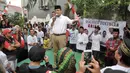 Cagub DKI Jakarta, Anies Baswedan memaparkan program kerjanya saat berkampanye di kawasan Menteng Dalam, Jakarta, Kamis (2/2). Salah satu program kerja Anies jika terpilih menjadi Gubernur adalah menggratiskan sekolah. (Liputan6.com/Yoppy Renato)