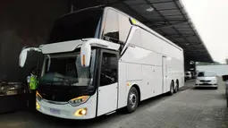 Adi Putro Jetbus 3+ UHD memiliki ruang kargo bagasi super besar untuk mengangkut barang bawaan penumpang. Tinggi bus ini mirip dengan varian SDD. (Source: Facebook/Adi Putro Bus Builder)