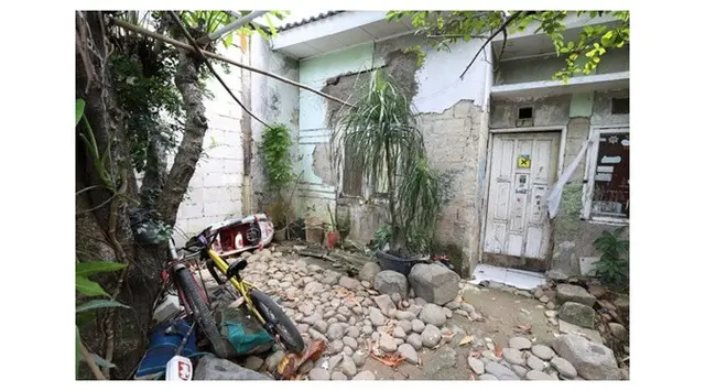 6 Potret rumah terduga pelaku penusukan Sandy Permana, terlihat kosong dan tak terawat