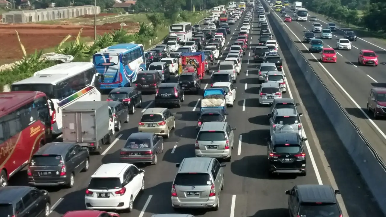 Kemacetan di Tol Jakarta - Cikampek