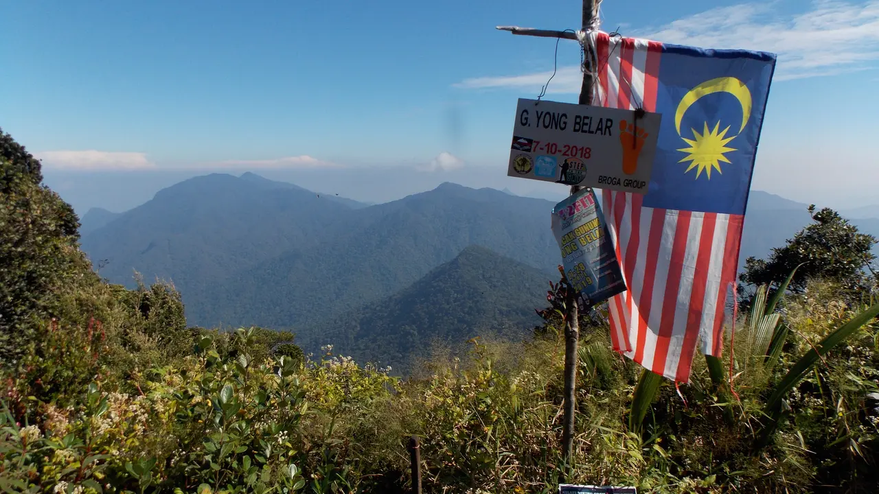 Gunung Yong Belar di Malaysia. (Dok: Gunung Bagging https://www.gunungbagging.com/yong-belar/)