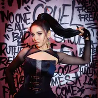 Ini salah satu potret Lyodra Ginting dalam pemotretan terbarunya yang bertema gothic. (FOTO: instagram.com/lyodraofficial, instagram.com/fdphotography90)