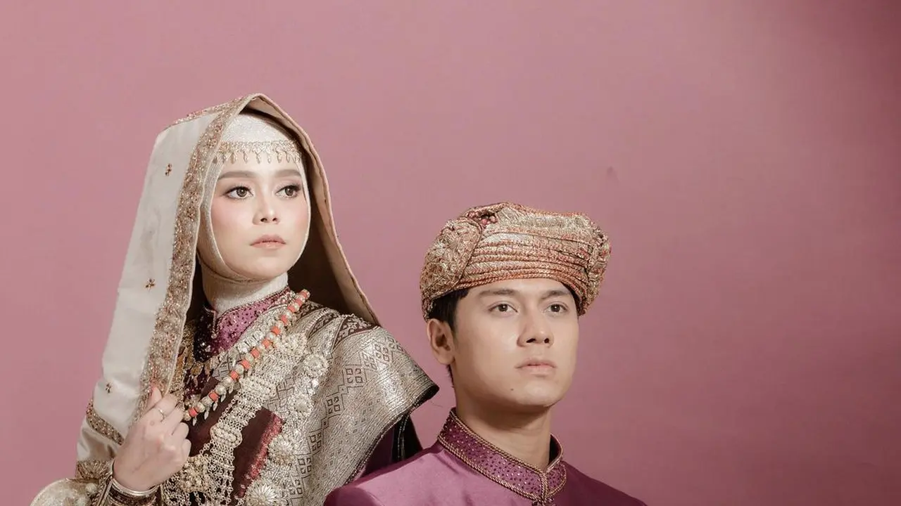 6 Artis ini memilih menikah dengan mahar mata uang asing
