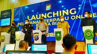 Kapolda Riau Irjen Agung Setya Imam Effendi meluncurkan layanan online Polda Riau. (Liputan6.com/M Syukur)