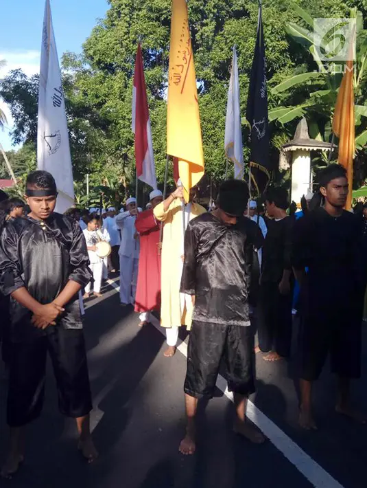 Adat Kesultanan Tidore, Paji Nyili-Nyili dalam perayaan Hari Jadi Tidore (HJT) ke-910 di Maluku Utara, Rabu (11/4). Paji Nyili-nyili merupakan simbol semangat perjuangan Sultan Nuku dan pasukannya pada 12 April 1797. (Liputan6.com/Sardy Marsoaly)