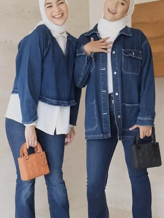 Tampilan serba denim ditunjukan oleh kedua kakak adik ini, bergaya sesuai karakter masing-masing. Credit: Instagram (@citraciki)