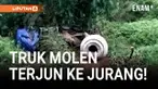 Sebuah truk molen pengangkut bahan coran terguling dan masuk ke jurang sedalam 50 meter di Kampung Pasir Ipis, Desa Purasari, Kecamatan Nanggung, Kabupaten Bogor.