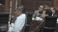 Mantan Ketum Partai Demokrat Anas Urbaningrum memberikan kesaksian dalam sidang kasus korupsi e-KTP di Pengadilan Tipikor Jakarta, Kamis (6/4). Delapan orang saksi dihadirkan JPU, termasuk Ketua DPR Setya Novanto. (Liputan6.com/Helmi Afandi)