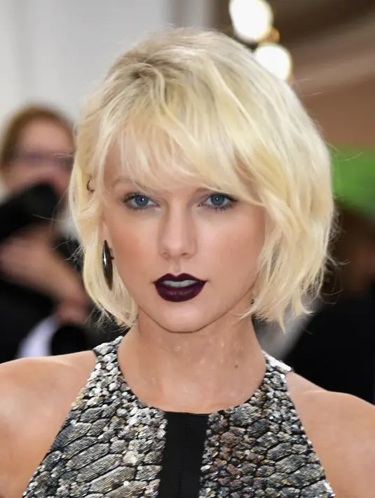 Sumber mengatakan Taylor berada di studionya yang berada di tiga daerah, seperti New York, Nashville, dan Los Angeles. Dikabarkan juga Taylor rindu dengan penampilannya di publik. (AFP/Bintang.com)