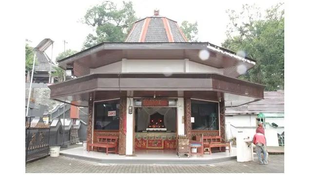 Terdapat Wihara di sekitar wilayah Kraton Gunung Kawi