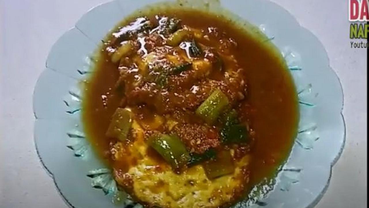 Ilustrasi semur telur mata sapi