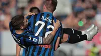 Penyerang Atalanta, Josip Ilicic melakukan selebrasi bersama Papu Gomez usai mencetak gol ke gawang Udinese. (Dok. Twitter/Atalanta_BC)