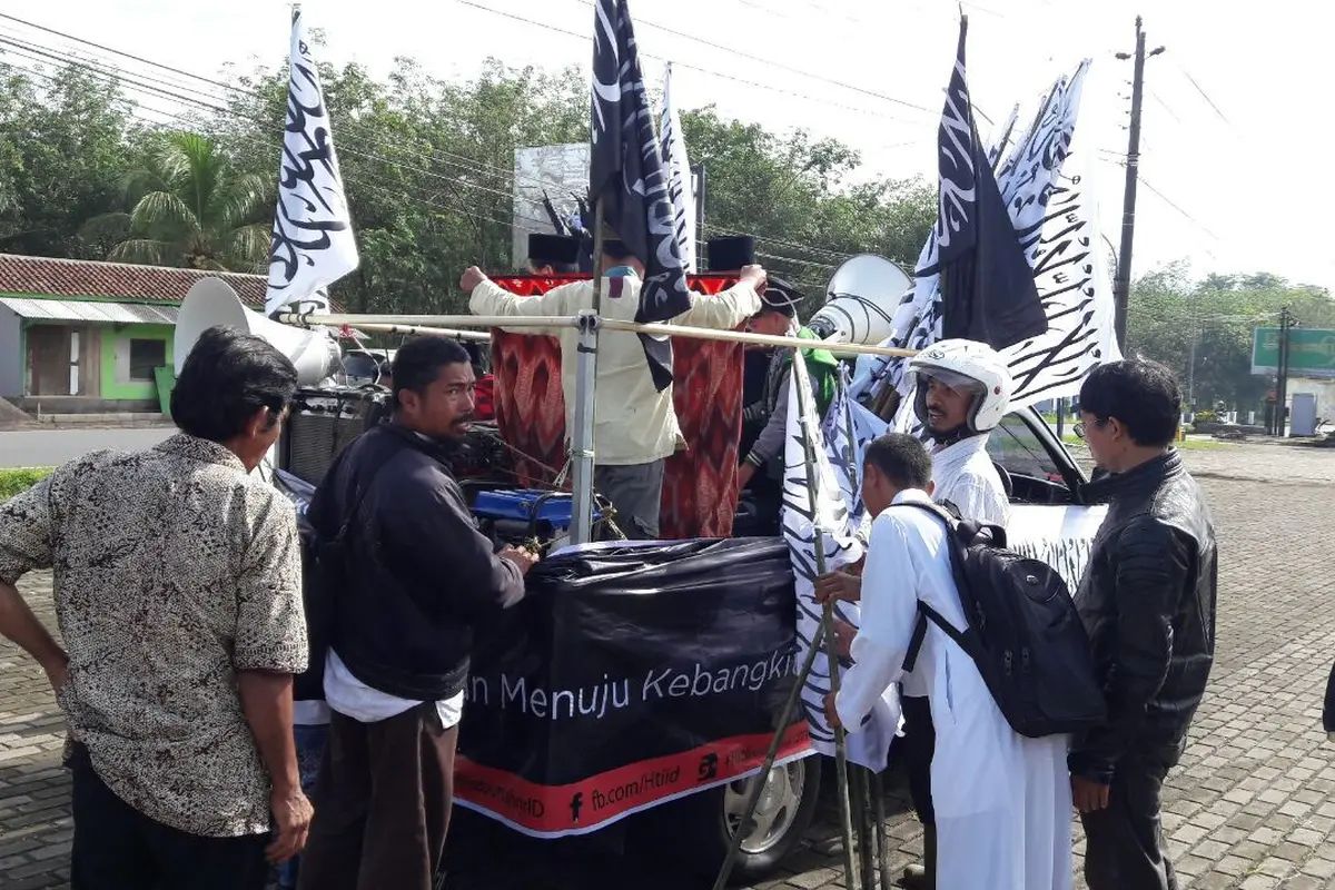 Konvoi HTI pada Maret 2017 di Cilacap. (Foto: Liputan6.com/FKUB Cilacap/Muhamad Ridlo)