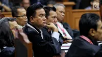 Ketua Hukum Joko Widodo-Ma'ruf Amin, Yusril Ihza Mahendra saat mengikuti sidang ke-5 sengketa Pilpres 2019 di Gedung MK, Jakarta, Jumat (21/6/2019). Sidang beragendakan mendengar keterangan saksi dan ahli dari pihak terkait yakni paslon nomor urut 01 Jokowi-Ma'ruf Amin. (Liputan6.com/Johan Tallo)